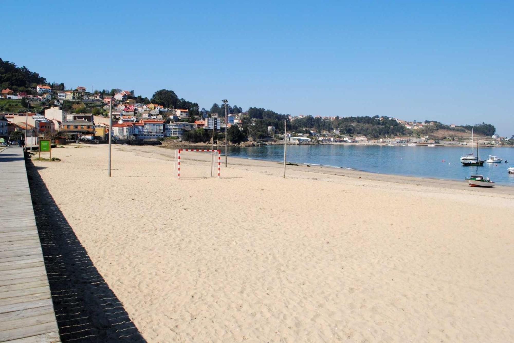 Piso Familiar Amplio Con Acceso Directo A La Playa Apartment บวยอู ภายนอก รูปภาพ